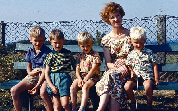 Mary_with_her_boys_3504085b